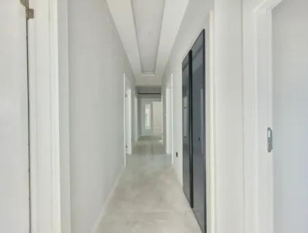 Vatandaşlığa Uygun Ankara Gölbaşı Bahçelievler Mah. 200 M ² Park Manzaralı Arakat Lüks Satılık Daire