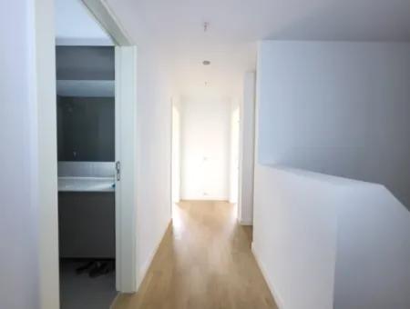 Kiracısız İncek Loft Satılık  2+1 Bahçe Dubleks Şehir Manzaralı Daire