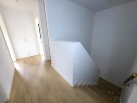 Kiracısız İncek Loft Satılık  2+1 Bahçe Dubleks Şehir Manzaralı Daire
