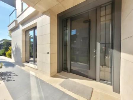 İncek 800 M²  Arsa Da Lüks Dubleks Villa 4+2  İncek Mahallesi Gölbaşı Ankara Türkiye