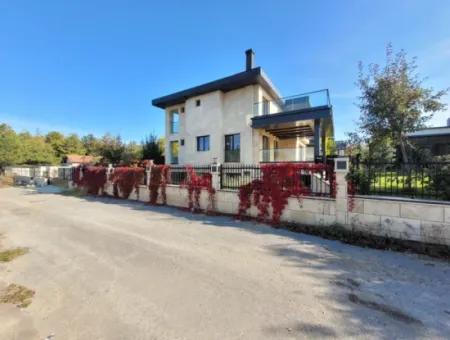 İncek 800 M²  Arsa Da Lüks Dubleks Villa 4+2  İncek Mahallesi Gölbaşı Ankara Türkiye