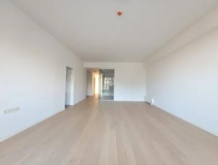 İncek Loft Satılık 2,5+1 Peyzaj Manzaralı 3.Kat Daire