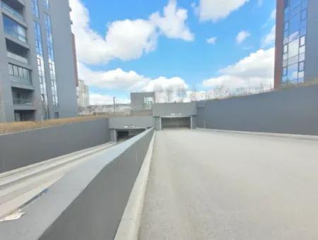 Vatandaşlığa Uygun Beytepe İncek Bulvar Loft Satılık 4+1 17.Kat Park Manzaralı Güney Cephe  Daire